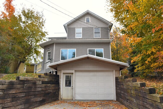 Building Photo - 983 Grove St