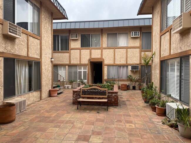 Building Photo - 2141 S Bentley Ave