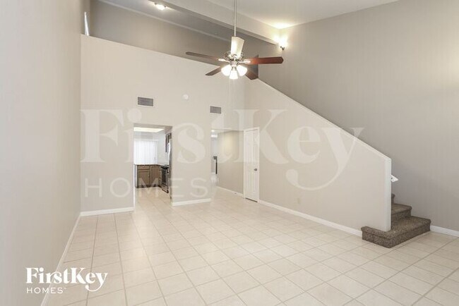 Foto del edificio - 4232 Falcon Hill Street