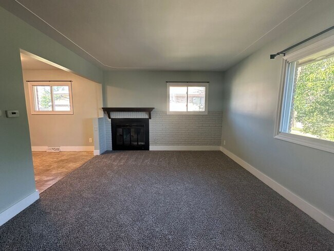 Foto del edificio - Three Bedroom Single Family Home on NW Side!