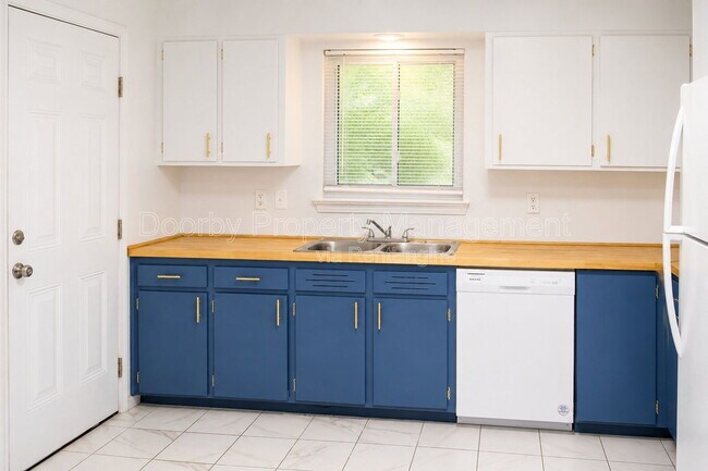 Photo - 2027 Lee St Townhome
