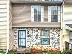 Building Photo - 6107 Crest Green Rd
