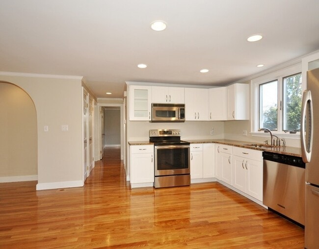 Building Photo - 66 Southfield Cir