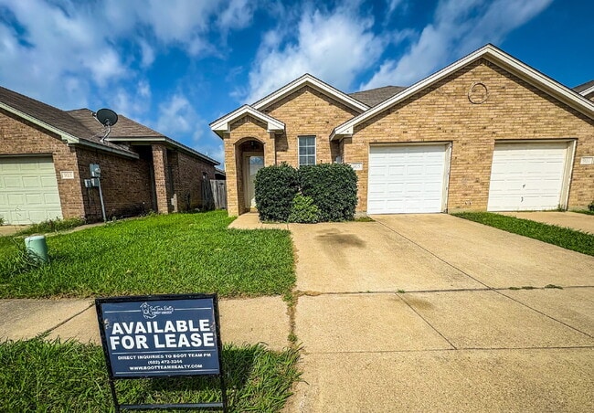 Building Photo - 3 bed, 2 bath duplex in Burleson