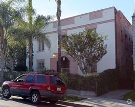 Building Photo - 1117 S Norton Ave