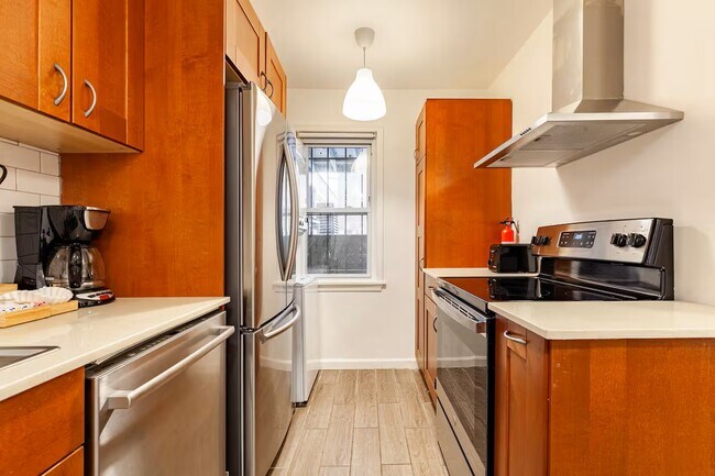 Foto del edificio - 619 10th St NE