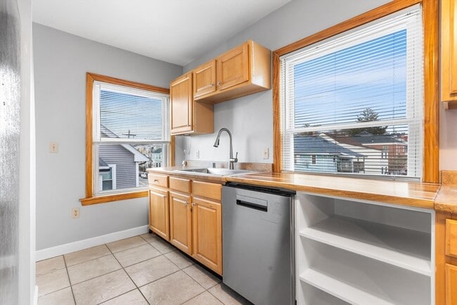 Building Photo - 12 Wilmington Ave