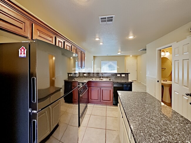 Building Photo - 10819 Hawthorne Berry St