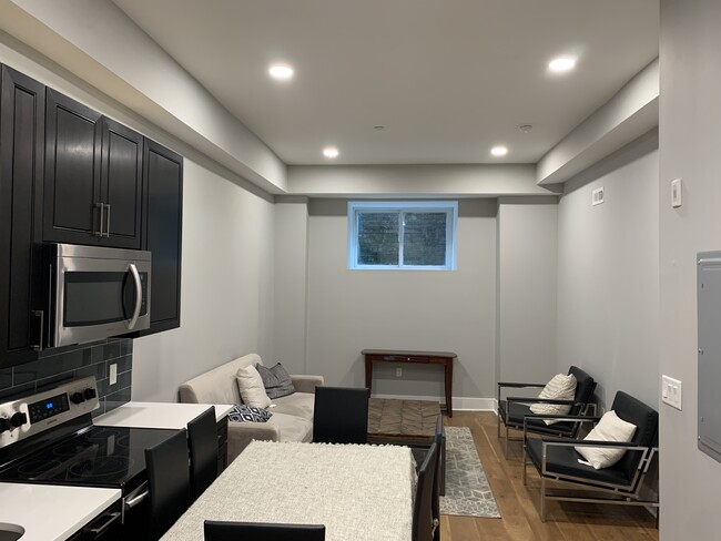 Foto del edificio - 1523 W Girard Ave