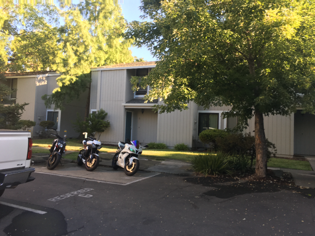 Foto del edificio - 2300 Sycamore Ln