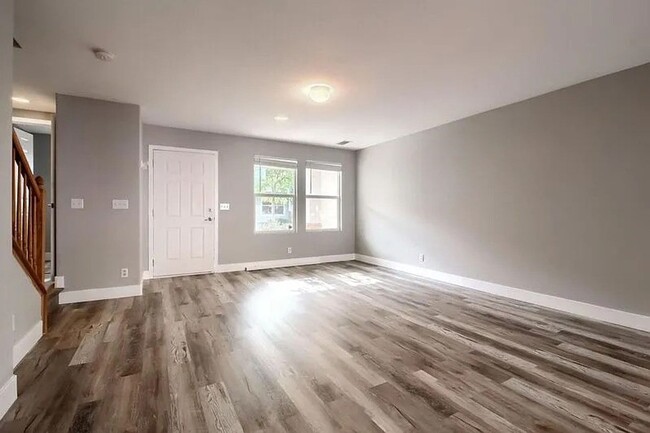 Building Photo - Beautiful 3 bedroom Townhome in Green Vall...