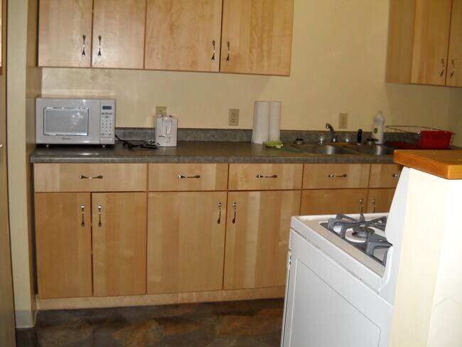 Foto del edificio - 3820 E Lake St