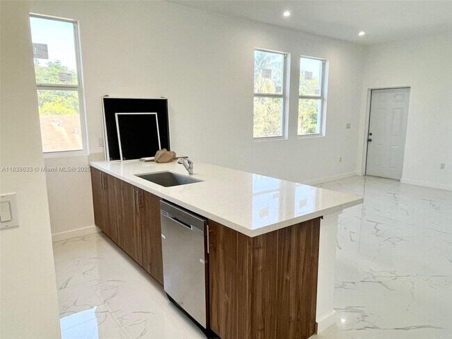 Foto del edificio - 4506 NW 22nd Ct