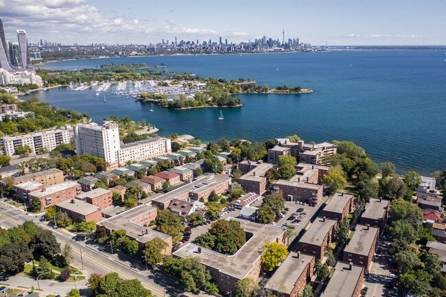 Photo du bâtiment - Free Storage LockerMimico Estates