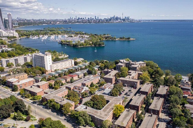 Photo du bâtiment - Mimico Estates