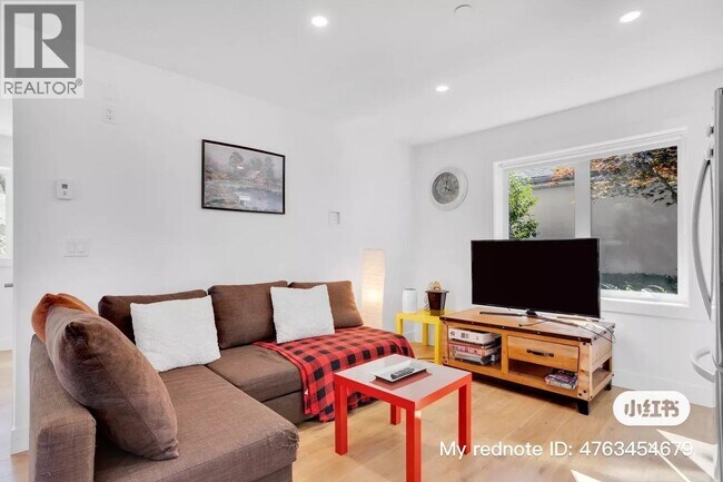 Building Photo - 625 W 53rd Ave