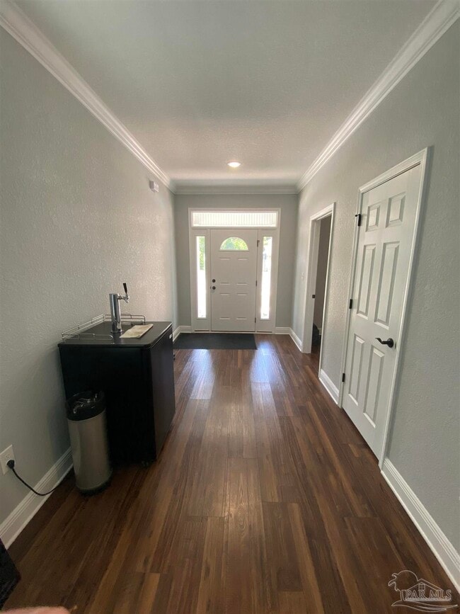 Building Photo - 607 W Belmont St