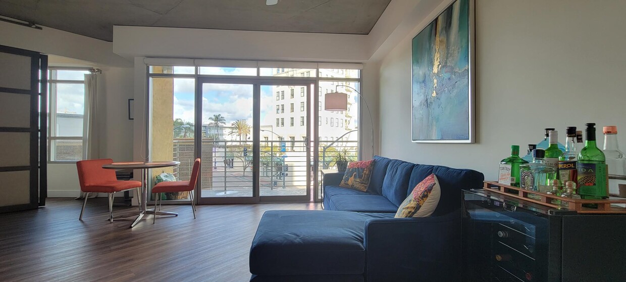 Living/Dining room - 801 Ash St