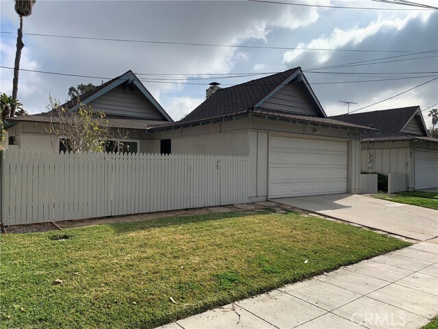 Building Photo - 3630 Country Club Dr