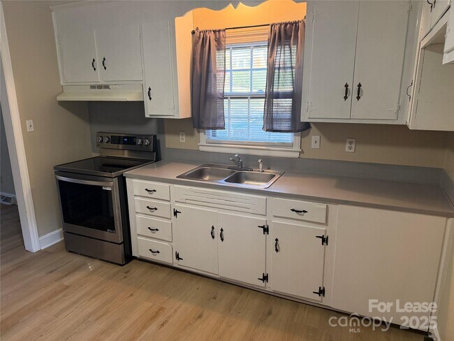 Foto del edificio - 3728 Dresden Dr E