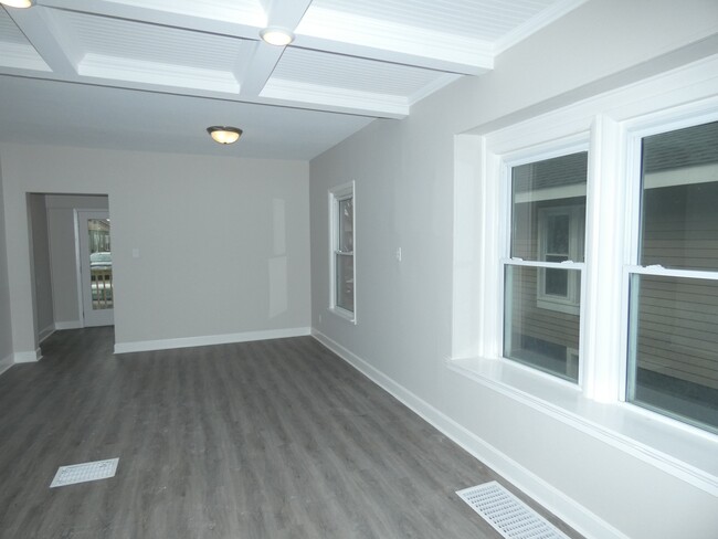 Building Photo - 1004 E 22nd Ave