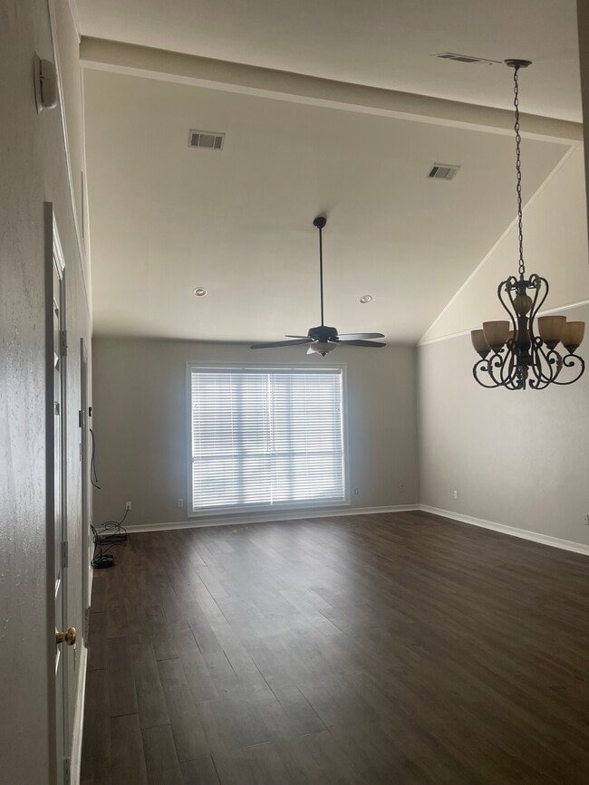 Foto del edificio - 2432 Melody Ln