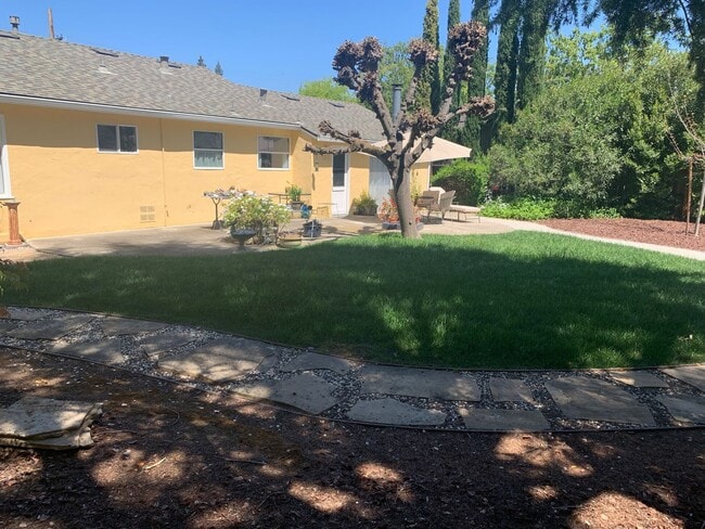 Building Photo - Apple Blossom Manor: Charming 2 Bedroom, 1...