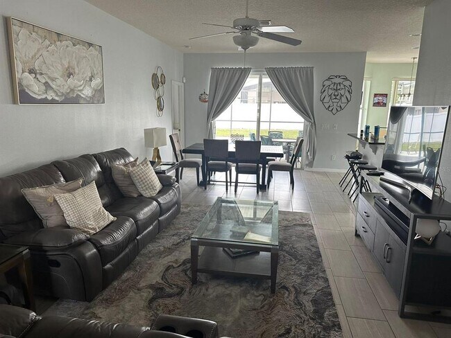 Foto del edificio - 924 Emerald Green Ct