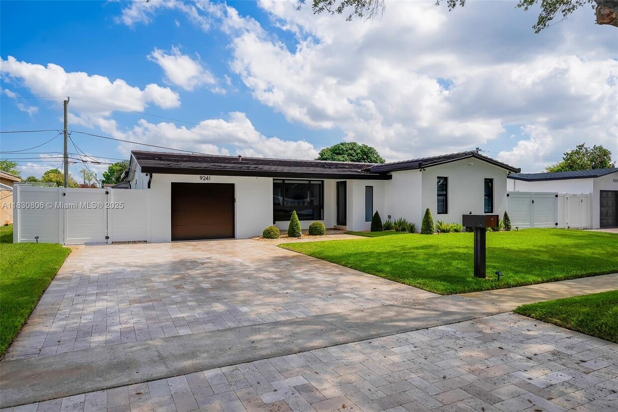 Foto principal - 9241 SW 55th St