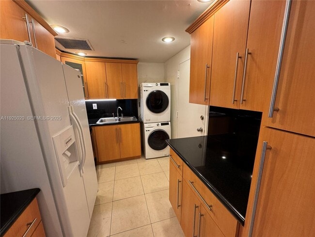 Building Photo - 145 SE 25th Rd