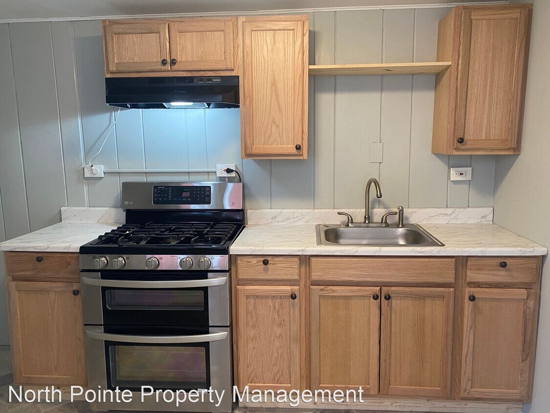 Primary Photo - 2 br, 1 bath House - 32 N. Mary St.