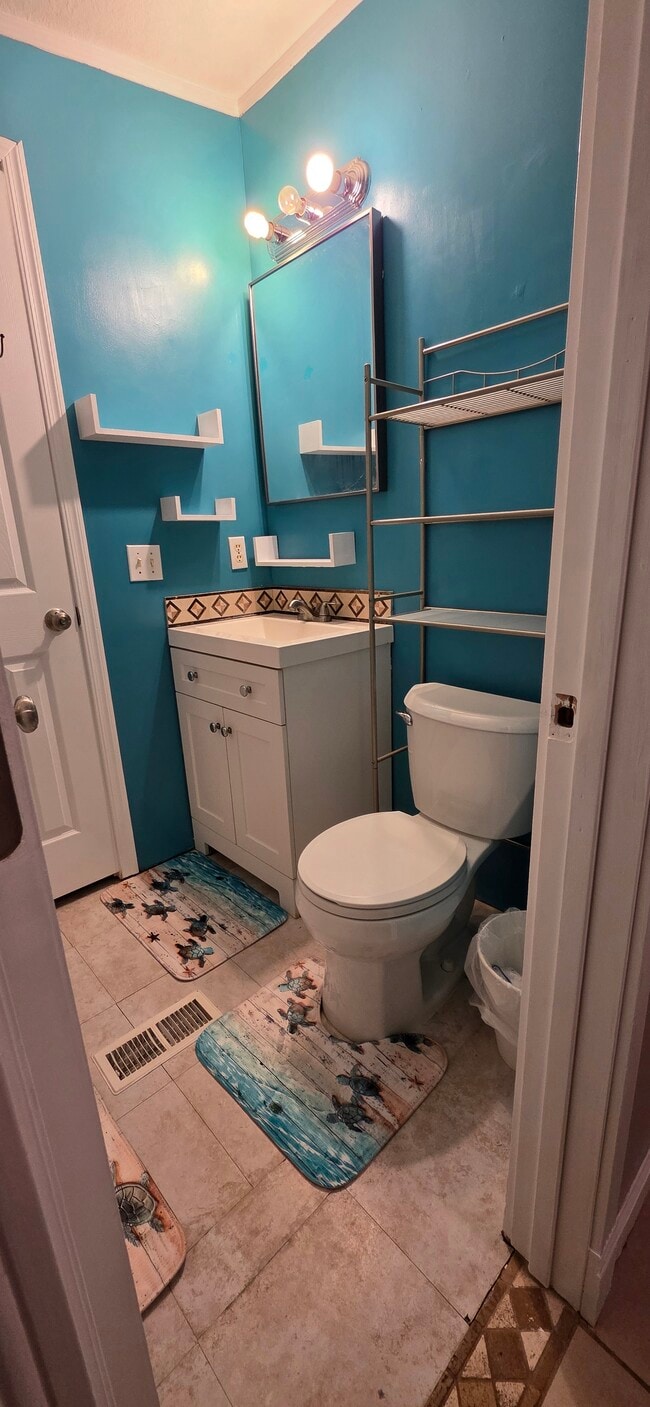 Building Photo - 1813 W Shiprock St