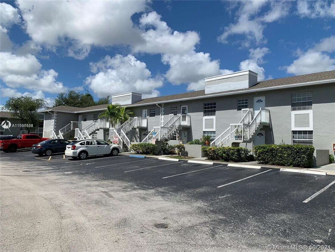 Building Photo - 438 NE 210th Cir Terrace