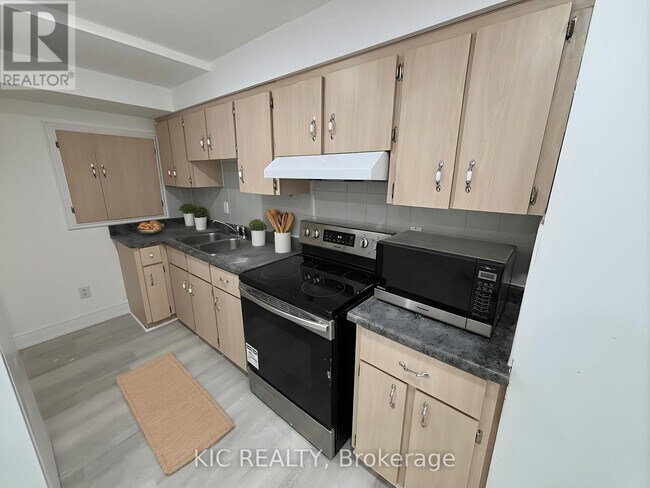 Building Photo - 213 Equator Crescent