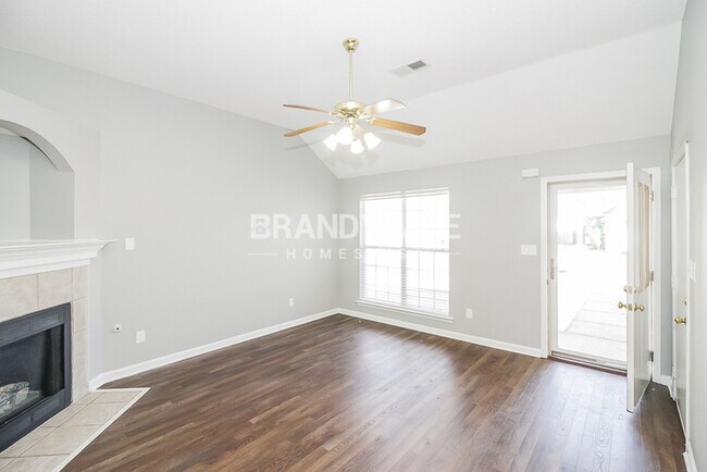 Building Photo - 1.5 MONTHS FREE!!