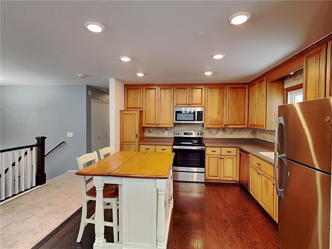 Building Photo - 412 Harold Dr