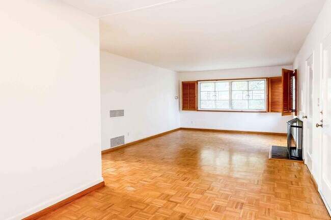 Foto del edificio - 5243 Village Green