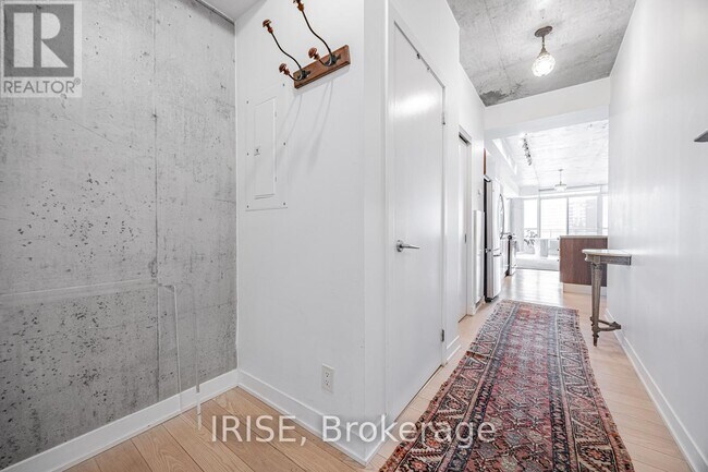 Photo du bâtiment - 318-318 King St E