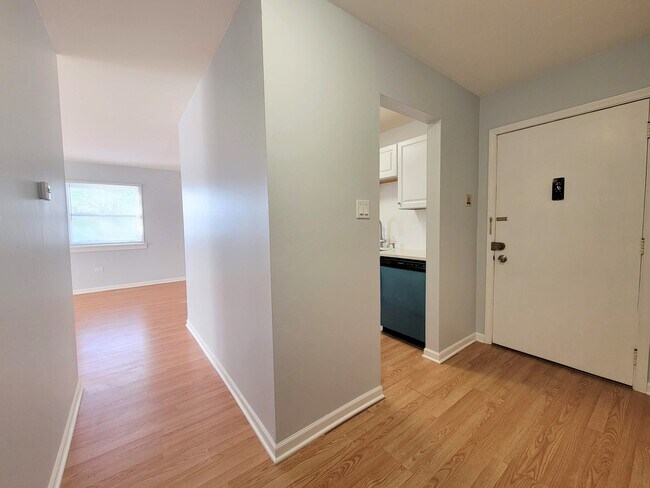 Building Photo - 879 Trace Dr
