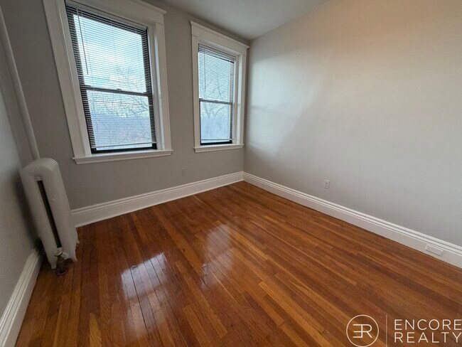 Foto del edificio - 376 Riverway