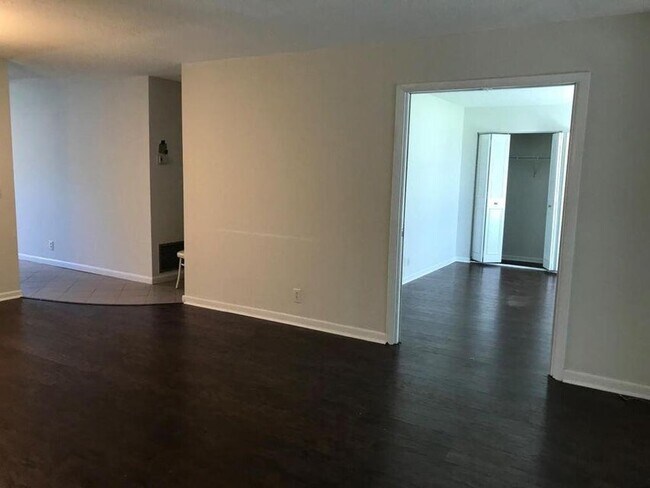 Foto del edificio - 845 Salem Ln