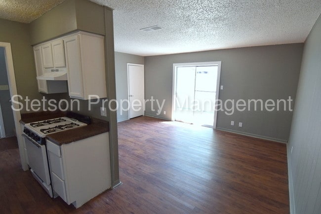 Building Photo - 2200 Mission Hill Dr