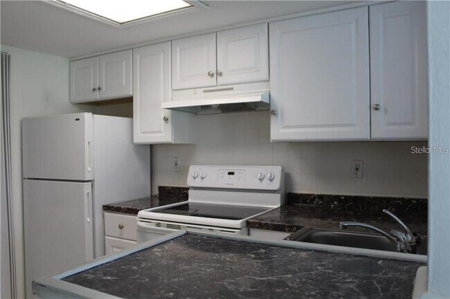 Foto del edificio - 3832 N Lake Dr