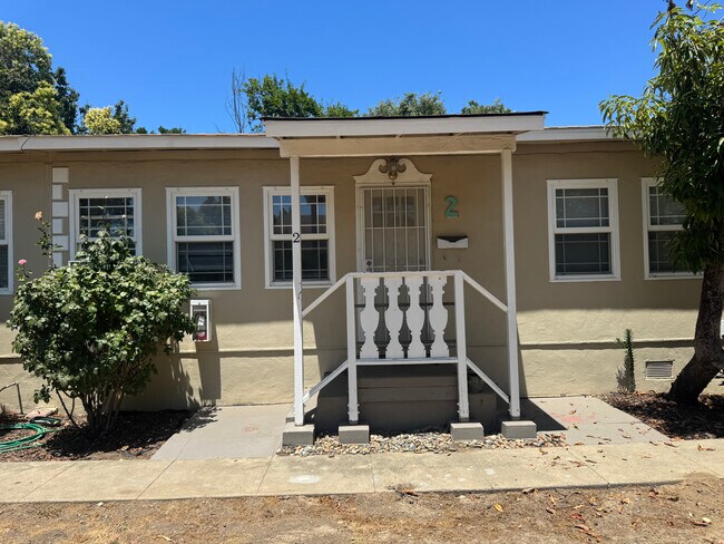 Foto del edificio - 663 Rose Ave