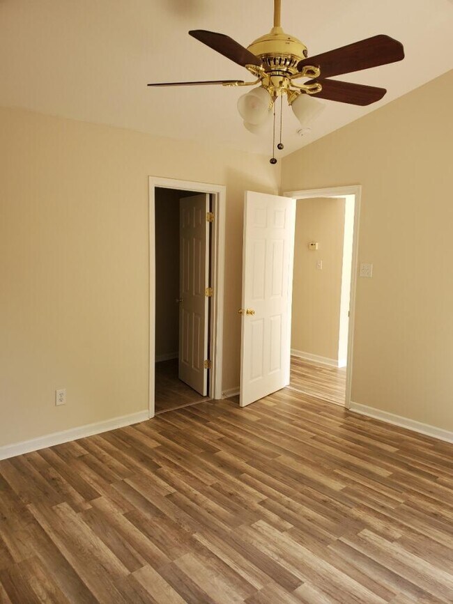 Building Photo - 1052 Brittany Deanne Ln