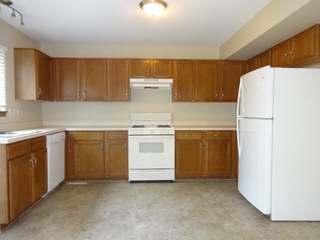 Building Photo - 26316 W Cricket Court