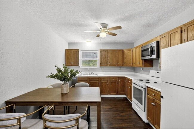 Foto del edificio - 221 Allen St