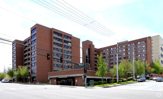 Building Photo - Broadway Plaza