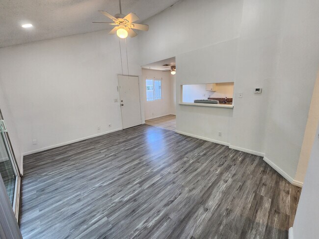 Foto del edificio - 13043 Vanowen St
