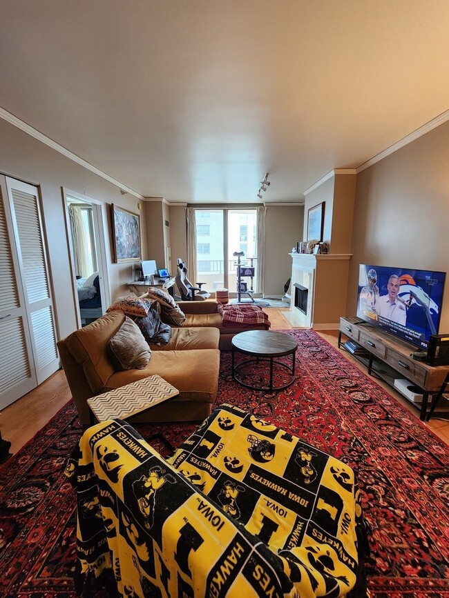 Building Photo - 200 N Jefferson St